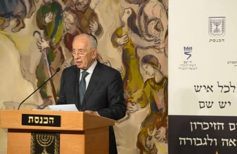Peres  at  Holocaust Rememberance Day (photo credit: GPO)