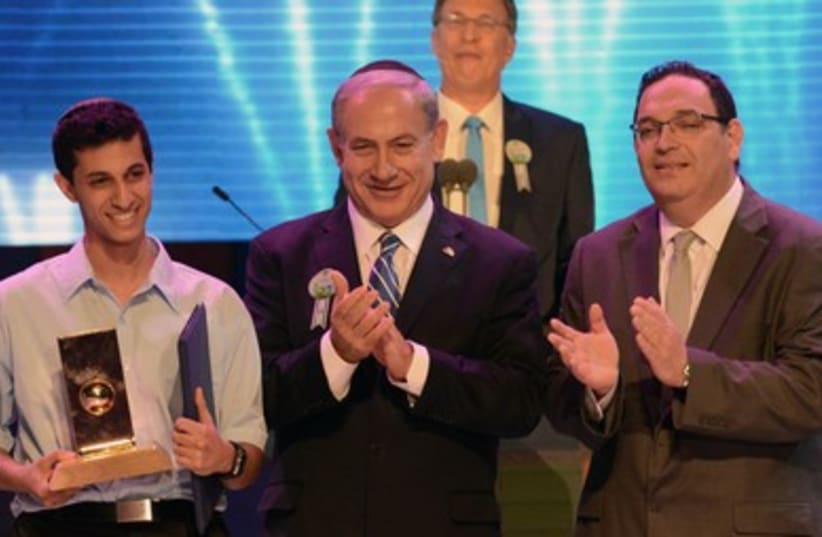 Education Minister Shai Piron (R), Prime Minister Binyamin Netanyahu, and Eitan Amos, the winner of the International Bible Contest in Jerusalem. (photo credit: KOBI GIDEON/GPO)