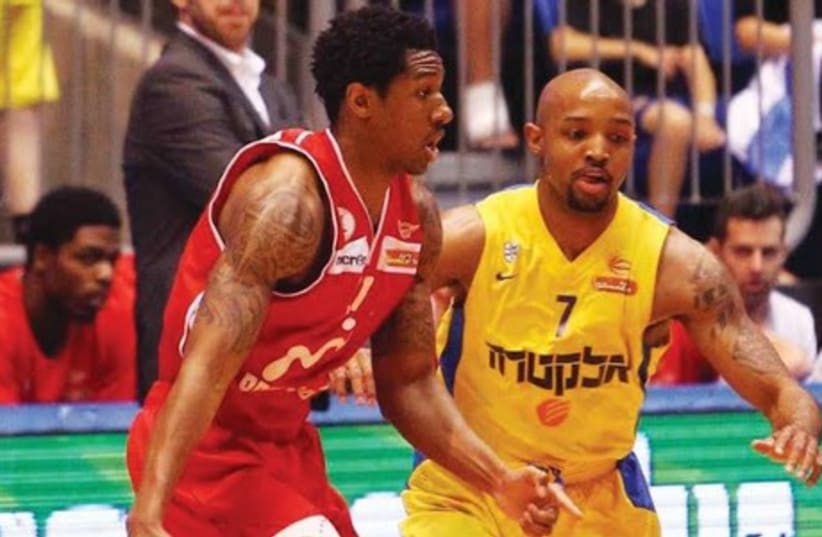 Hapoel Gilboa/Galil guard Gerald Robinson (left) is hoping to lead his team to victory over Ricky Hickman (7) and Maccabi Tel Aviv tonight and force a decisive Game 5 in the BSL quarterfinal series. (photo credit: ODED KARNI/BSL)