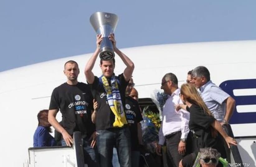 Maccabi Tel Aviv lands in Israel after claiming European title (photo credit: ADI AVISHAI)