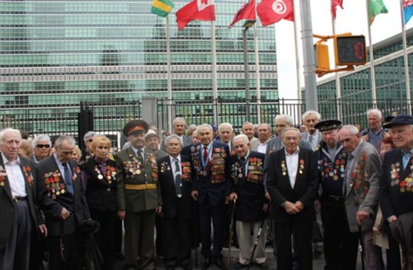Russian-speaknig Jewish World War II veterans gather with their families at the United Nations on Wednesday to commemorate Russia’s Victory Day. (photo credit: MAYA SHWAYDER)