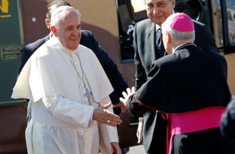 Pope Francis arrives in Bethlehem May 25, 2014. (photo credit: REUTERS)