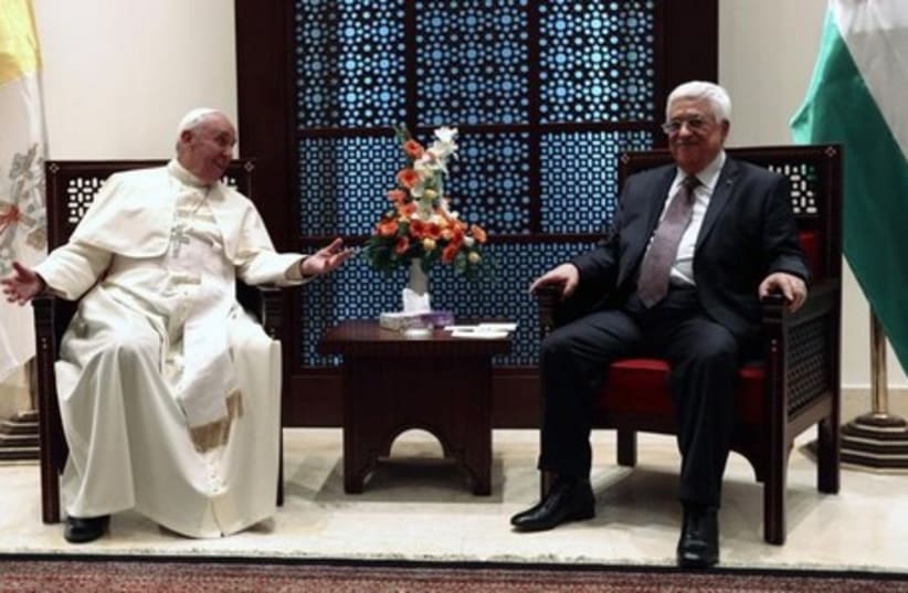 Pope Francis (L) meets Palestinian Authority president Mahmoud Abbas in the West Bank town of Bethlehem May 25, 2014. (photo credit: REUTERS)
