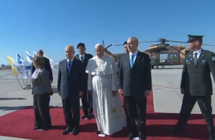 Pope arrives at Ben-Gurion Airport (photo credit: screenshot)