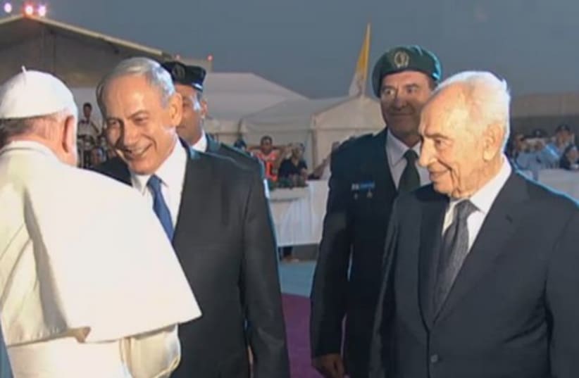 Pope says goodbye at Ben-Gurion airport (photo credit: screenshot)