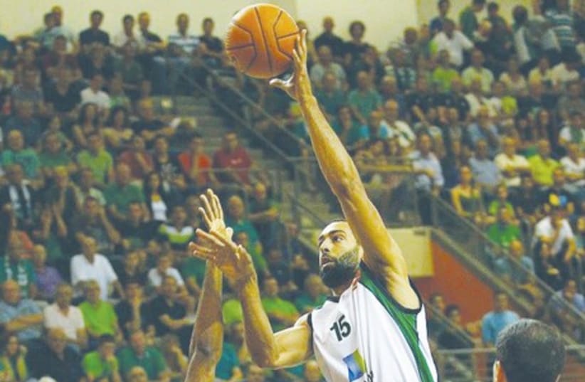 Maccabi Haifa forward Brian Randle had 15 points and 10 rebounds in his team’s 82-70 victory over Hapoel Jerusalem at Romema Arena last night. (photo credit: ODED KARNI/BSL)