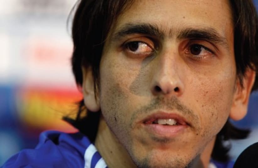 Israel Captain Yossi Benayoun is set to break the national team appearance record of 94 tonight when the blue-and-white visits Mexico in an international friendly. (photo credit: REUTERS)