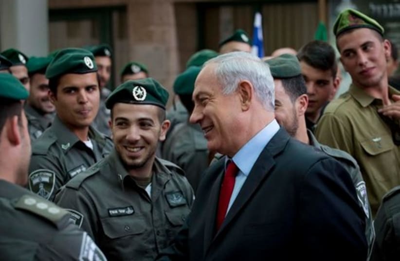Prime Minister Binyamin Netanyahu meets Border Police, soldiers (photo credit: POOL)