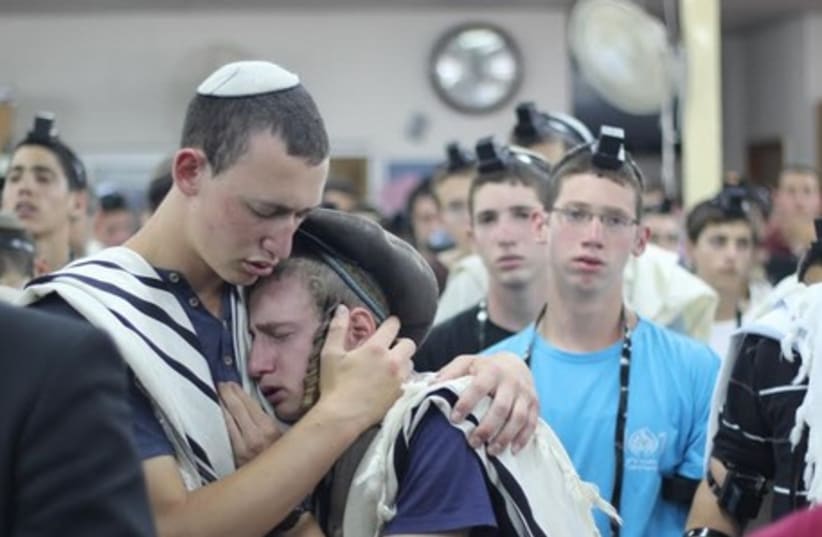 Prayer service for missing teens at Makor Chaim Yeshiva, June 15, 2014.  (photo credit: BEN HARTMAN)