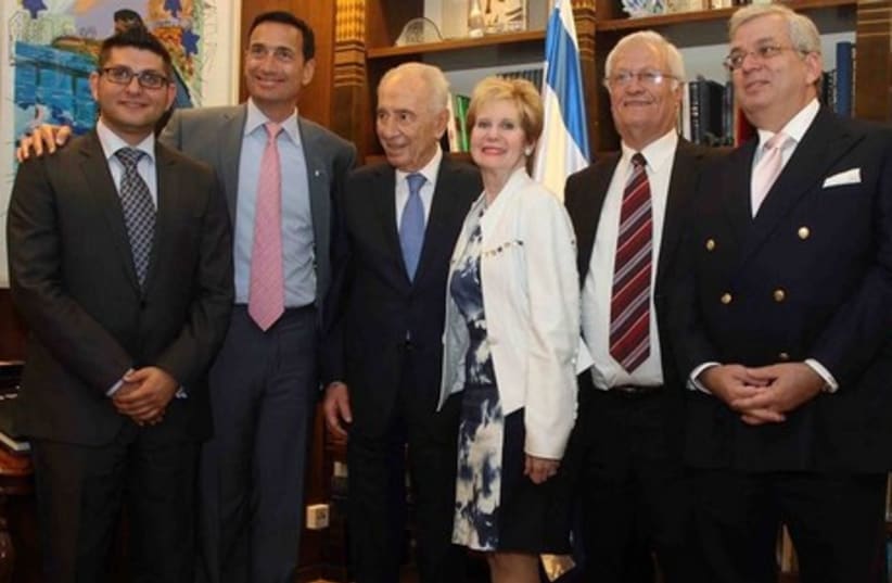 Limmud FSU leadership in their meeting with President Shimon Peres (photo credit: YOSSI ALONI)