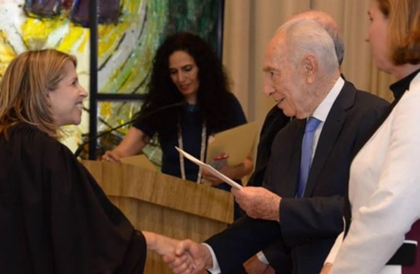 Peres with new judge, June 18, 2014. (photo credit: GPO)