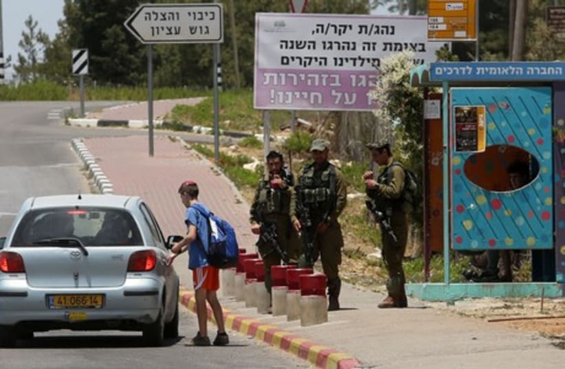 Hitchhiking in Gush Etzion (photo credit: MARC ISRAEL SELLEM/THE JERUSALEM POST)