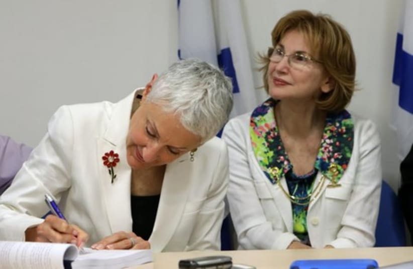 Health Minister Yael German (R) and acting Director-General of HMO Prof. Tamar Peretz. (photo credit: HADASSAH MEDICAL ORGANIZASTION)
