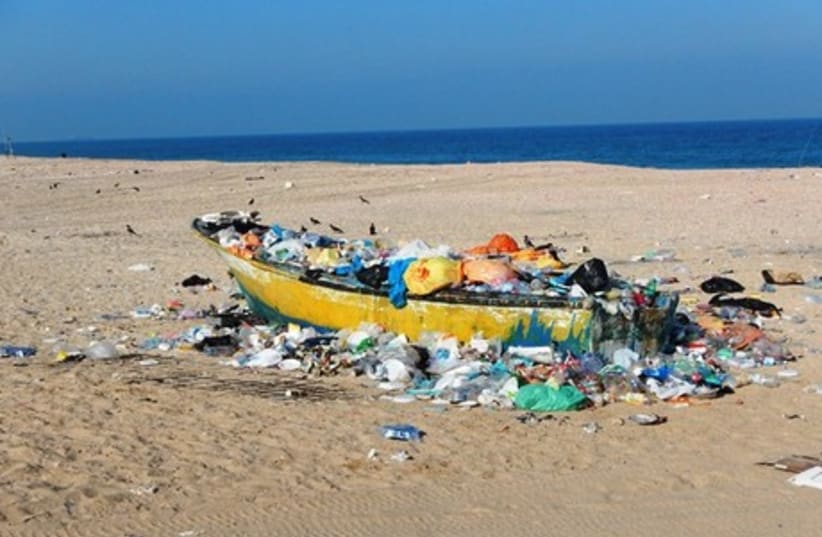 Beach pollution  (photo credit: DORON ARIELI, MINISTRY OF ENVIRONMENTAL PROTECTION)