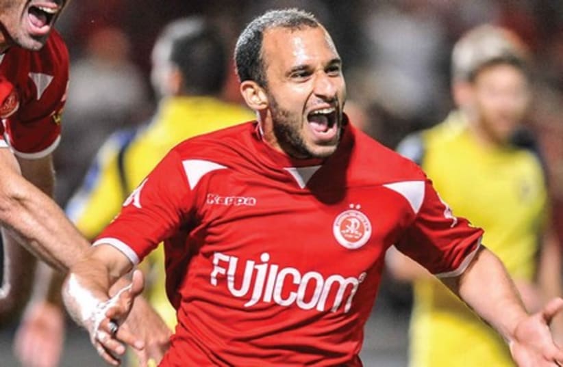 The future of Hapoel Tel Aviv striker Omer Damari remains unclear despite the new contract he signed with the club on Sunday. (photo credit: ASAF KLIGER)