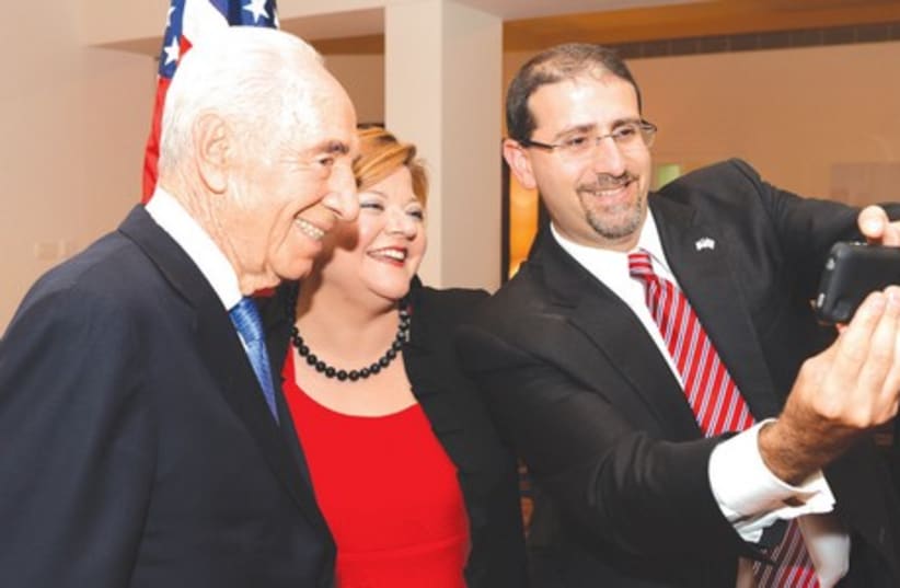 PRESIDENT SHIMON PERES in a selfie with US Ambassador Dan Shapiro and his wife, Julie Fisher. (photo credit: KOBI GIDEON/GPO)