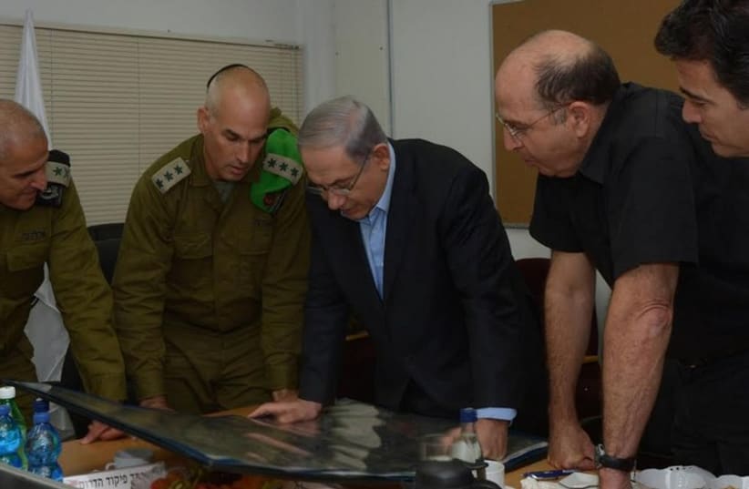 Netanyahu in security briefing with Ya'alon, July, 9, 2014. (photo credit: GPO)