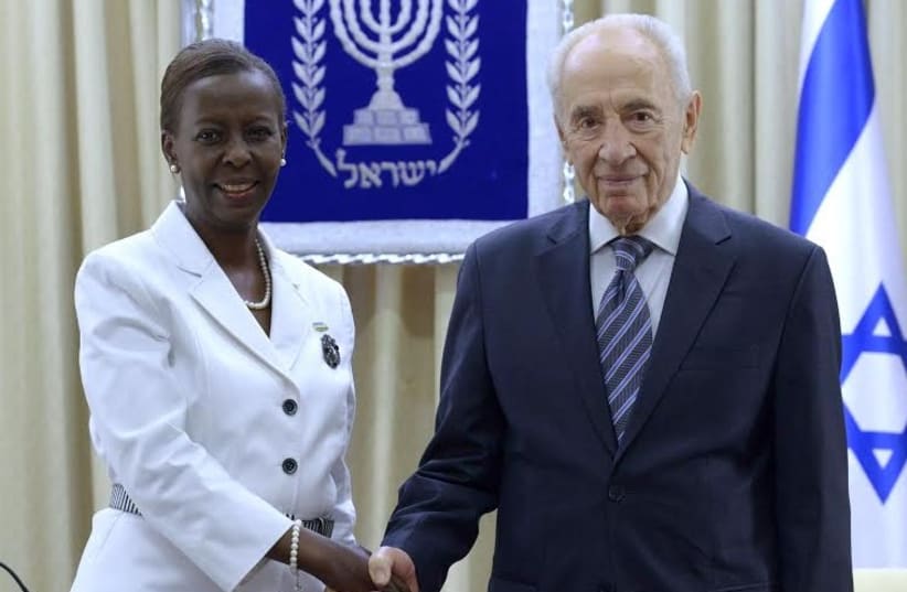 Peres with the Rwandan foreign minister (photo credit: GPO)