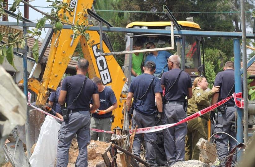 Rocket damages Yehud home. (photo credit: BEN HARTMAN)