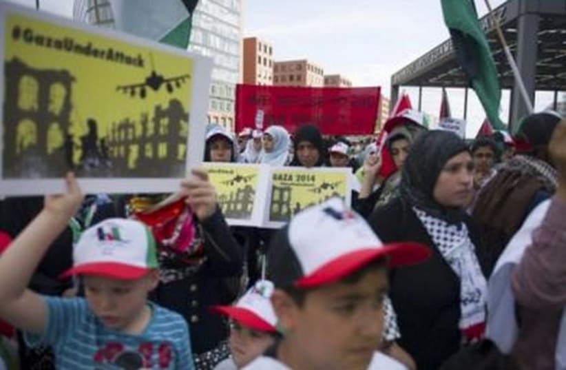 Women and children attend a demonstration supporting the Palestinians, in Berlin July 22, 2014. (photo credit: REUTERS)