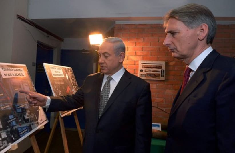Pm Netanyahu and Britian Foreign Secretary Philip Hammond. (photo credit: HAIM ZACH/GPO)