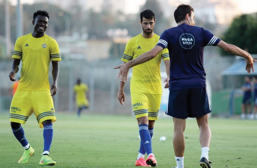 New signings Eden Ben-Basat (right) and Nosa Igiebor could make their debuts for Maccabi Tel Aviv in tonight’s Champions League third qualifying round first leg against NK Maribor in Slovenia. (photo credit: MACCABI TEL AVIV WEBSITE)
