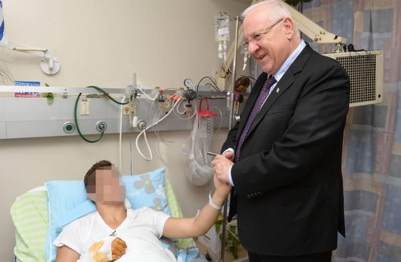 Rivlin visits wounded IDF soldiers  (photo credit: Mark Neiman/GPO)