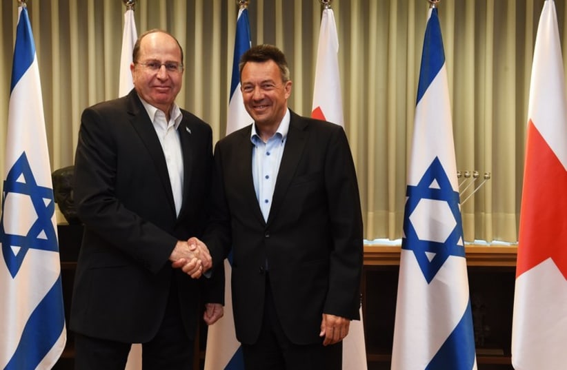 A meeting between Red Cross President Peter Maurer and Moshe Ya'alon (photo credit: Alon Bason / Defense Ministry)