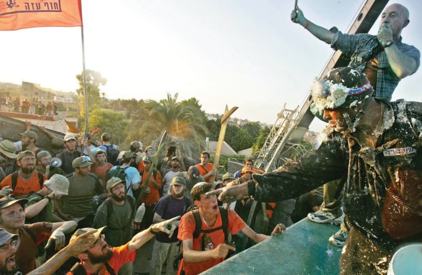 OPPONENTS OF the disengagement plan from Gaza confront Border Police at the synagogue in the settlement of Kfar Darom in August 2005. (photo credit: REUTERS)