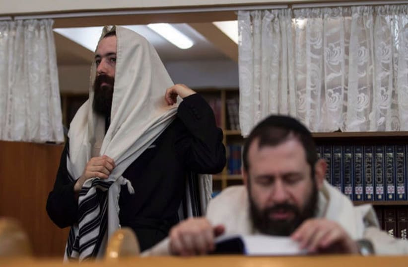 Jews in the Ukrainian town of Donetsk. (photo credit: REUTERS)