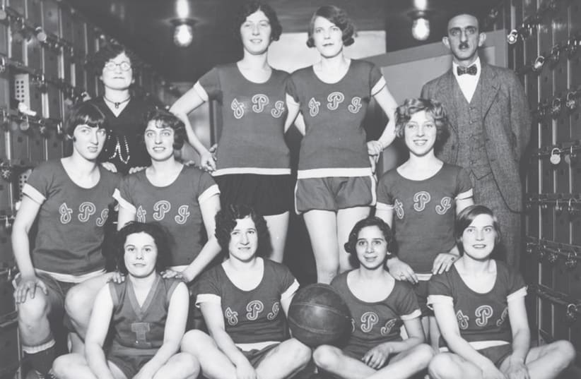 The Jewish People’s Institute Girls team pose for a group photo, 1928. (photo credit: COURTESY LEWIS UNIVERSITY LIBRARY)