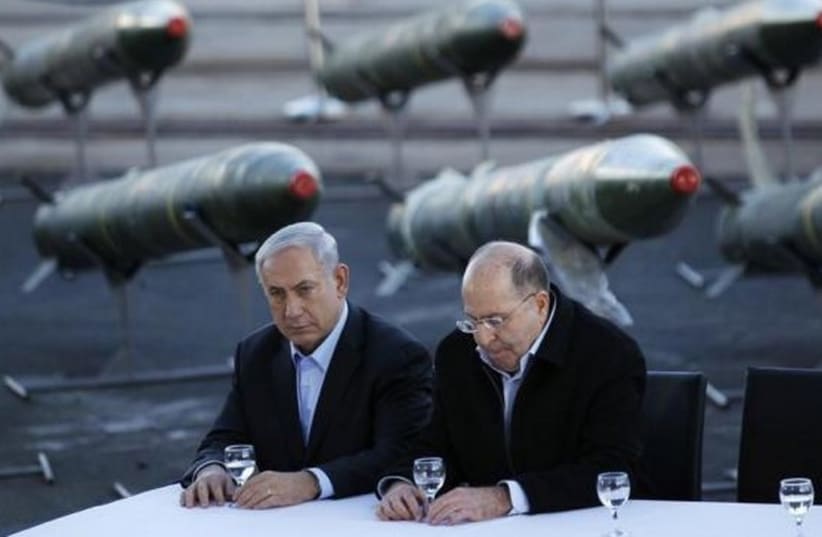 Prime Minister Binyamin Netanyahu (L) and Defense Minister Moshe Ya'alon. (photo credit: REUTERS)