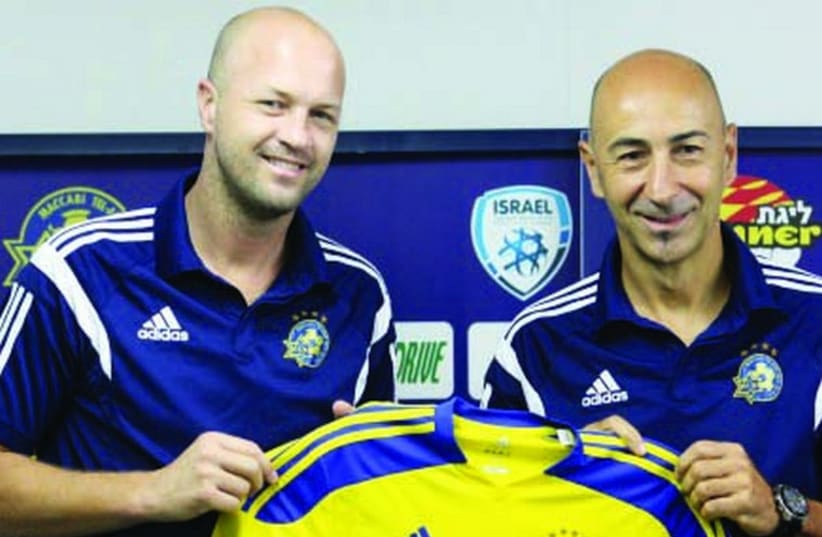 New Maccabi Tel Aviv coach Pako Ayestaran (right) was unveiled by sporting director Jordi Cruyff (left) August 31  (photo credit: MACCABI TEL AVIV WEBSITE)