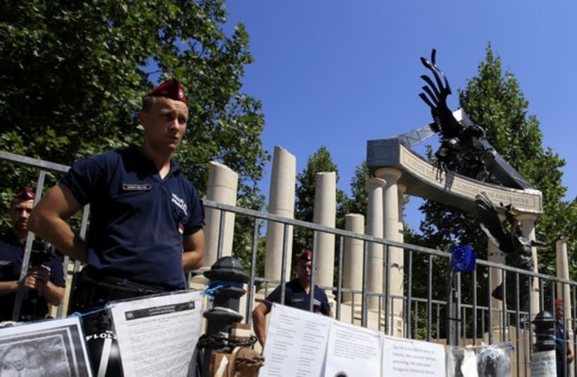 The controversial Holocaust memorial in Budapest, Hungary. (photo credit: REUTERS)