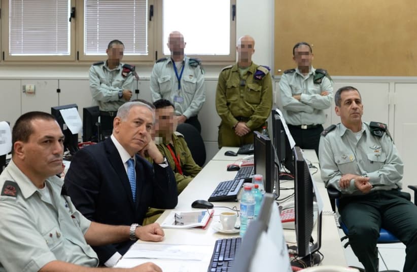 Netanyahu visits Military Intelligence base (photo credit: KOBI GIDEON/GPO)