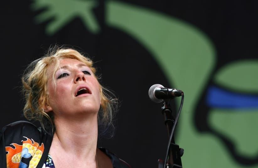 US singer Martha Wainwright performs at the Glastonbury Festival in 2008 (photo credit: REUTERS)