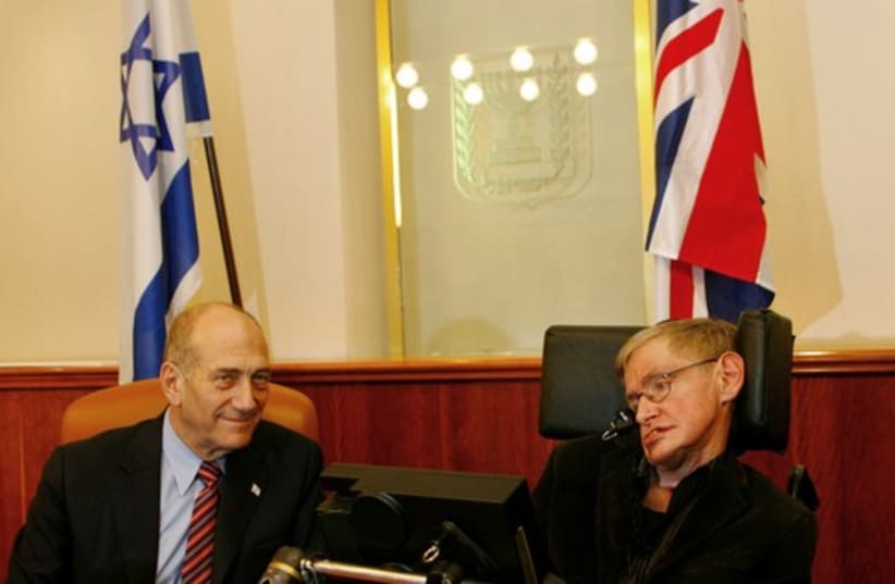 Stephen Hawking with then-prime minister Ehud Olmert in Jerusalem, 2006. (photo credit: REUTERS)
