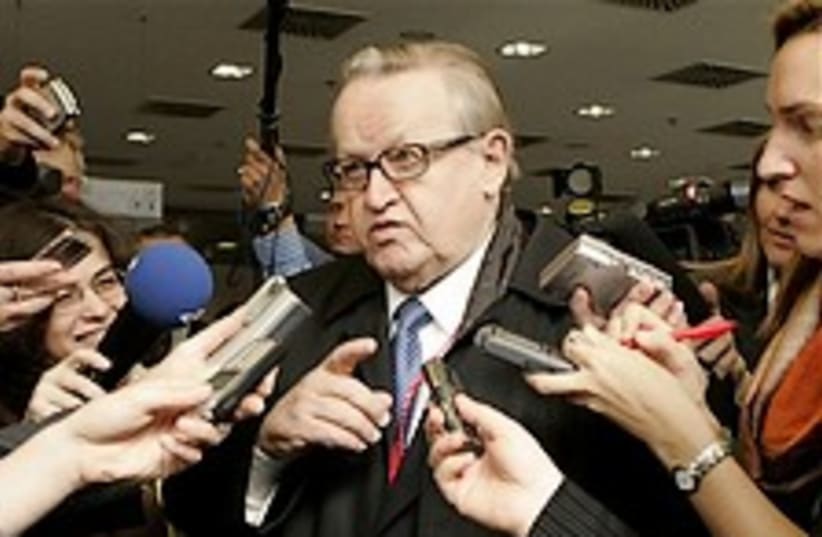 ahtisaari finland nobel 224.88 ap (photo credit: )