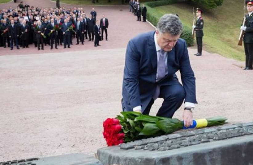Ukrainian president Petro Poroshenko pays visit to Babi Yar, Kiev (photo credit: UKRAINE EMBASSY TEL AVIV)