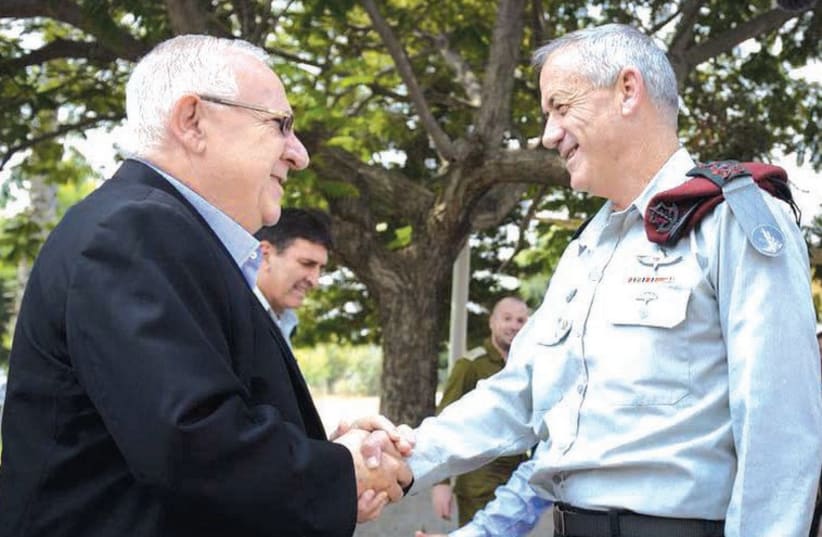 President Reuven Rivlin (L) and IDF chief of staff Benny Gantz (photo credit: Mark Neiman/GPO)