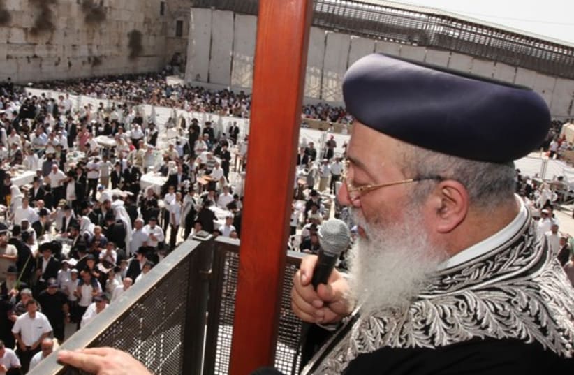 Former chief rabbi Shlomo Amar at Western Wall (photo credit: MARC ISRAEL SELLEM/THE JERUSALEM POST)