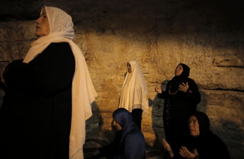 Muslim women pray in Jerusalem (photo credit: REUTERS)