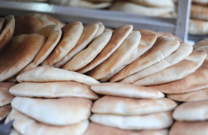 Pita bread (photo credit: GUILLAUME PAUMIER/WIKIPEDIA)