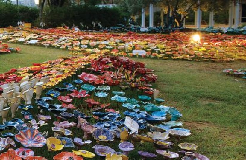 The 11,005 ceramic flowers that now adorn the lawns of the Eretz Israel Museum (photo credit: LEONID PADRUL)