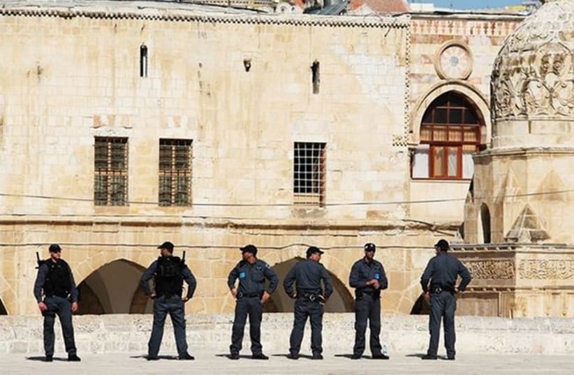 Police officers stand guard at the Old City ahead of massive holiday prayers, October 12 (photo credit: POLICE SPOKESPERSON'S UNIT)