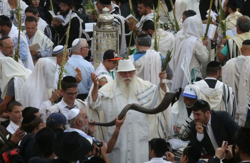The Priestly Blessing at the Western Wall‏ (photo credit: MARC ISRAEL SELLEM/THE JERUSALEM POST)