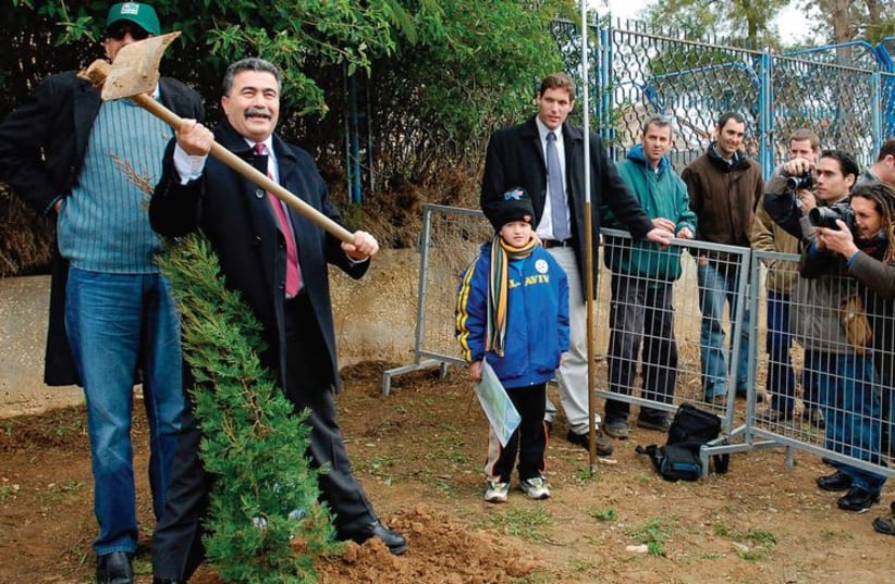 Amir Peretz and Mayor of Sderot Eli Moyal attend a tree planting ceremony in Sderot in February 2007. (photo credit: AMIR COHEN - REUTERS)