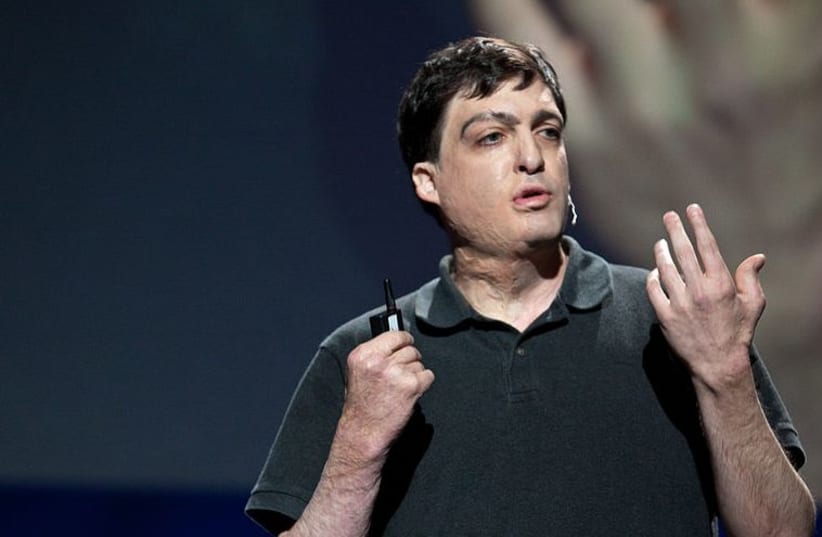 Dan Ariely speaking at TED (photo credit: Wikimedia Commons)