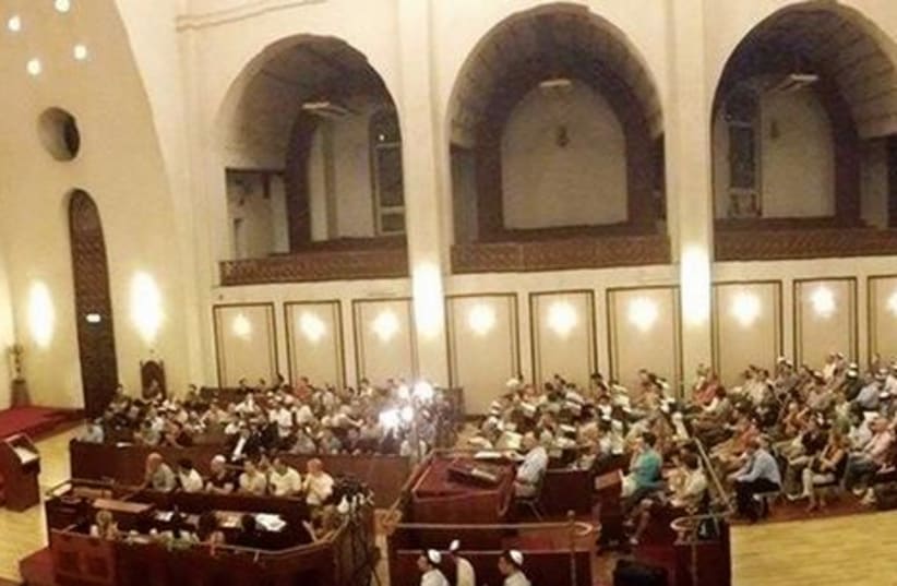 A Shabbat talk in a Tel Aviv Synagogue (photo credit: COURTESY UNITED HATZALAH,COURTESY US EMBASSY TEL AVIV,COURTESY US NAVY PHOTO ARCHIVE)
