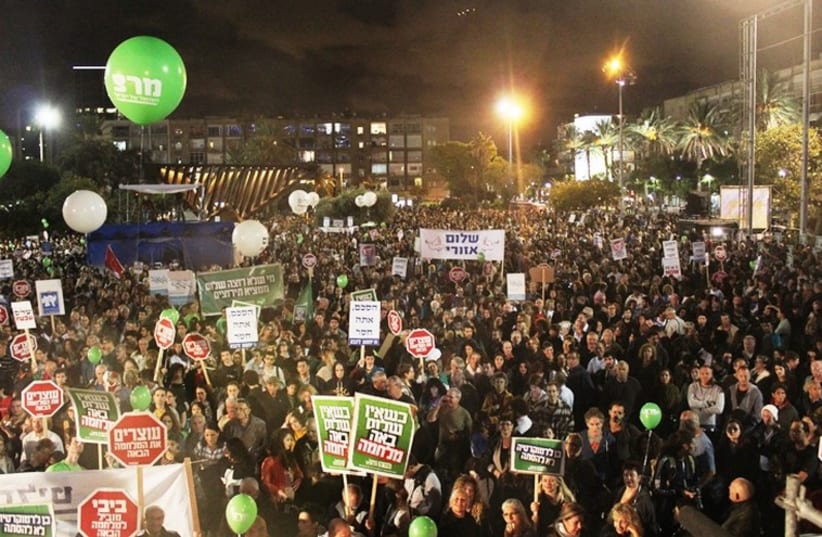 Thousands rally at the memorial for slain premier Yitzhak Rabin in Tel Aviv (photo credit: BEN HARTMAN)